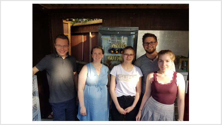 Beim Team der Jungen Union gab es Softdrinks und Wein sowie Käsespiesse